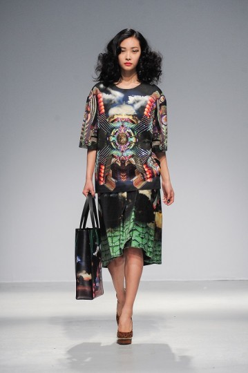 Pixelformula Manish Arora Womenswear Winter 2013 - 2014 Paris