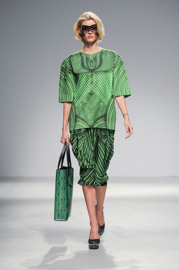 Pixelformula Manish Arora Womenswear Winter 2013 - 2014 Paris