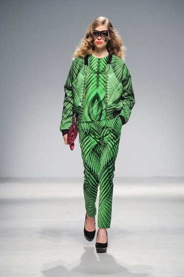 Pixelformula Manish Arora Womenswear Winter 2013 - 2014 Paris