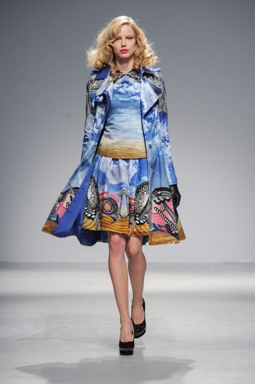 Pixelformula Manish Arora Womenswear Winter 2013 - 2014 Paris