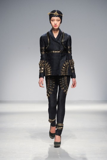 Pixelformula Manish Arora Womenswear Winter 2013 - 2014 Paris