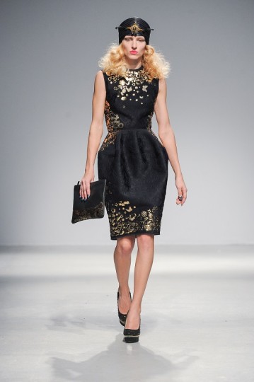Pixelformula Manish Arora Womenswear Winter 2013 - 2014 Paris