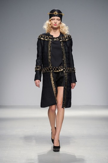 Pixelformula Manish Arora Womenswear Winter 2013 - 2014 Paris