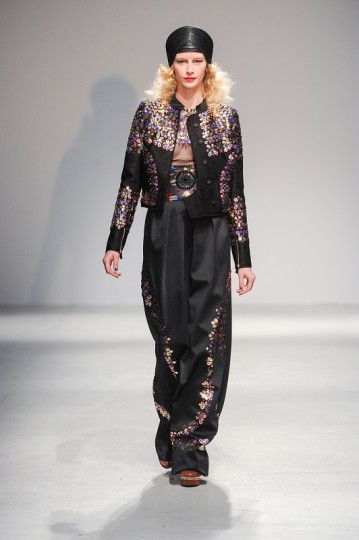 Pixelformula Manish Arora Womenswear Winter 2013 - 2014 Paris