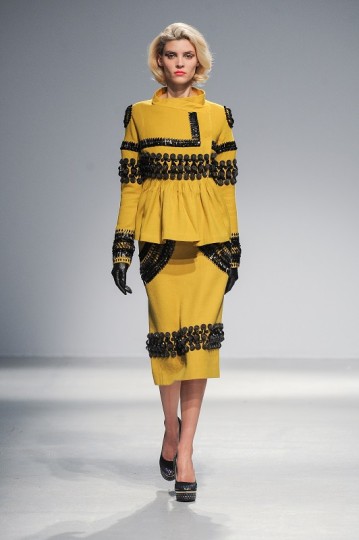 Pixelformula Manish Arora Womenswear Winter 2013 - 2014 Paris