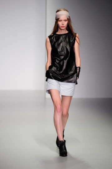 LFW SS14 Haizhen Wang - KrisztianPinter - TheUpcoming-16