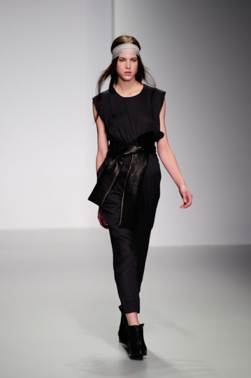LFW SS14 Haizhen Wang - KrisztianPinter - TheUpcoming-19