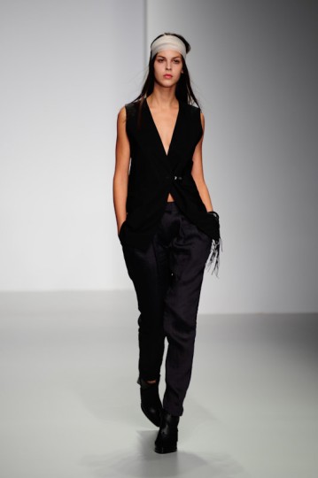 LFW SS14 Haizhen Wang - KrisztianPinter - TheUpcoming-7