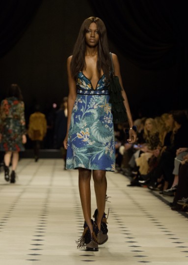 Burberry Womenswear Autumn_Winter 2015 Collection - Look 11