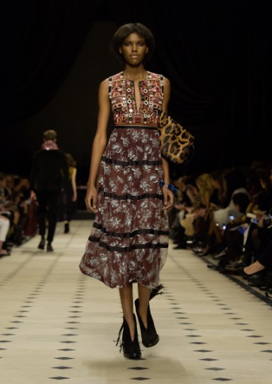 Burberry Womenswear Autumn_Winter 2015 Collection - Look 44