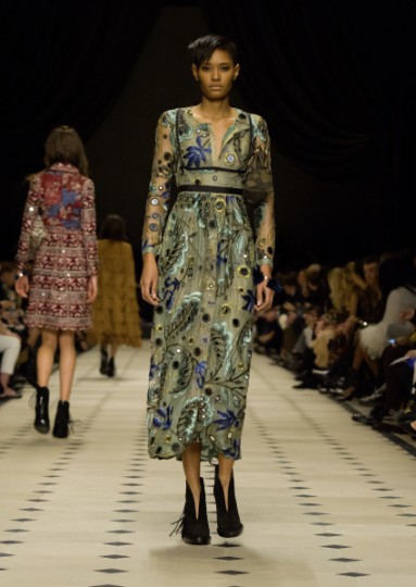 Burberry Womenswear Autumn_Winter 2015 Collection - Look 49