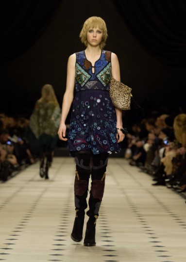 Burberry Womenswear Autumn_Winter 2015 Collection - Look 53