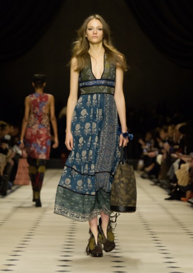 Burberry Womenswear Autumn_Winter 2015 Collection - Look 6