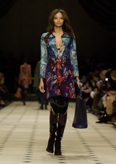 Burberry Womenswear Autumn_Winter 2015 Collection - Look 7