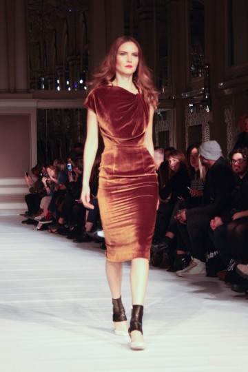 LFW AW 15 - ONG OAJ PAIRAM - AMBER BAKER THE UPCOMING-22