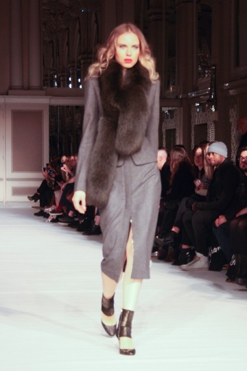 LFW AW 15 - ONG OAJ PAIRAM - AMBER BAKER THE UPCOMING-5