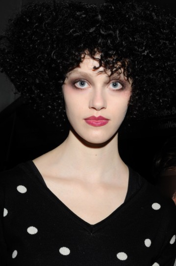 NYFWAW15_GeorgineBackstage_EstherHorvath_TheUpcoming-13