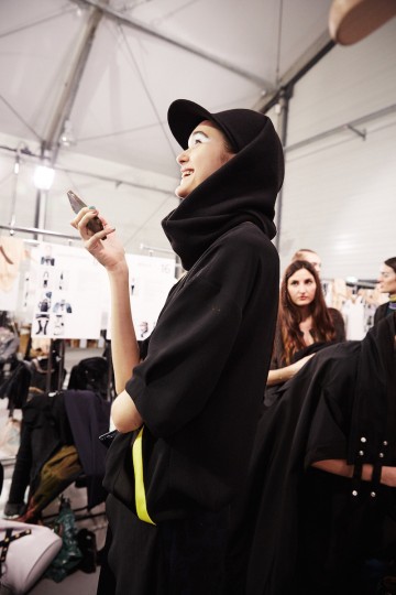 PFW AW15 - Kenzo backstage - Ambra Vernuccio - 19