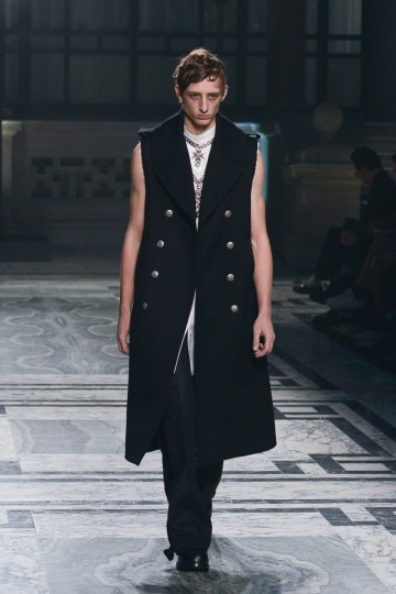 LCMAW16 - Alexander McQueen - Krish Nagari - TheUpcoming -26