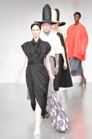 LFW SS18 - A.W.A.K.E - Kimberley Archer - The Upcoming -56