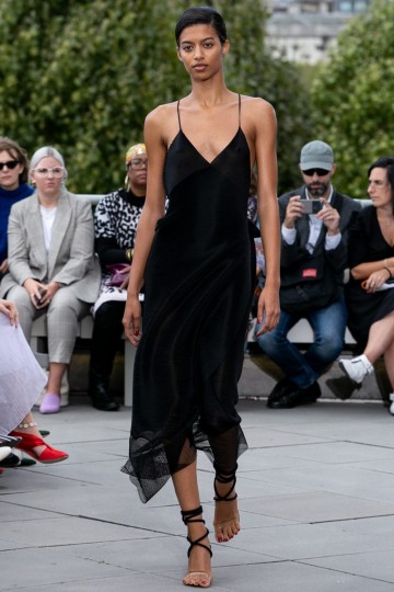 LFW SS19 - Roland Mouret - Kimberley Archer - The Upcoming-19