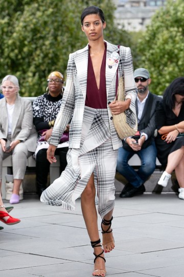 LFW SS19 - Roland Mouret - Kimberley Archer - The Upcoming-40