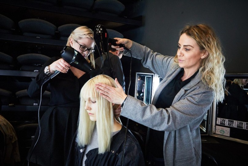 LFW AW19 - Central Saint Martins MA backstage - Ambra Vernuccio - The Upcoming-3
