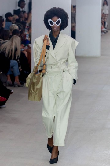 pushBUTTON - Huw Jenkins - The Upcoming-19