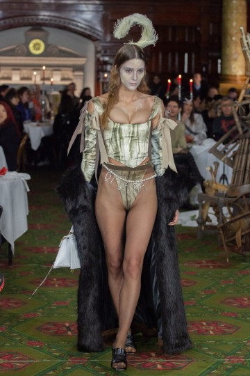 LFW AW20 - Dilara Findikoglu - Huw Jenkins - The Upcoming-14