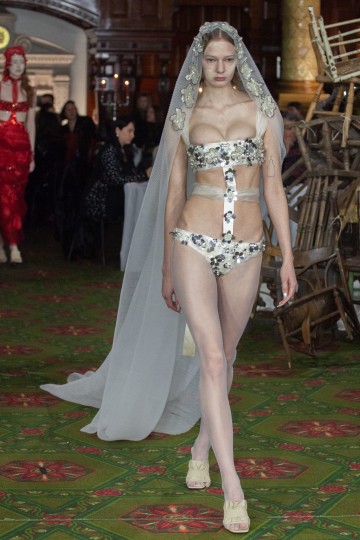 LFW AW20 - Dilara Findikoglu - Huw Jenkins - The Upcoming-37