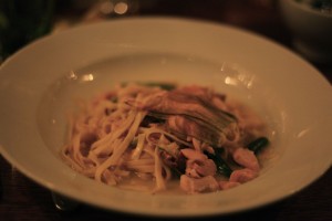 Tagliolini al salmone e fiori di zucchina. Photo: Sara Reverberi