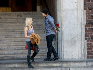 Angelina (Ashley Hinshaw) and Frances (James Franco).