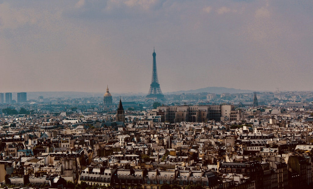 Paris restricts car use as pollution exceeds safe levels in France