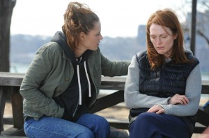 still-alice-julianne-moore-Kristen-Stewart