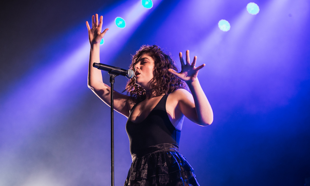 lorde-live-by-Krists-Luhaers-.jpg