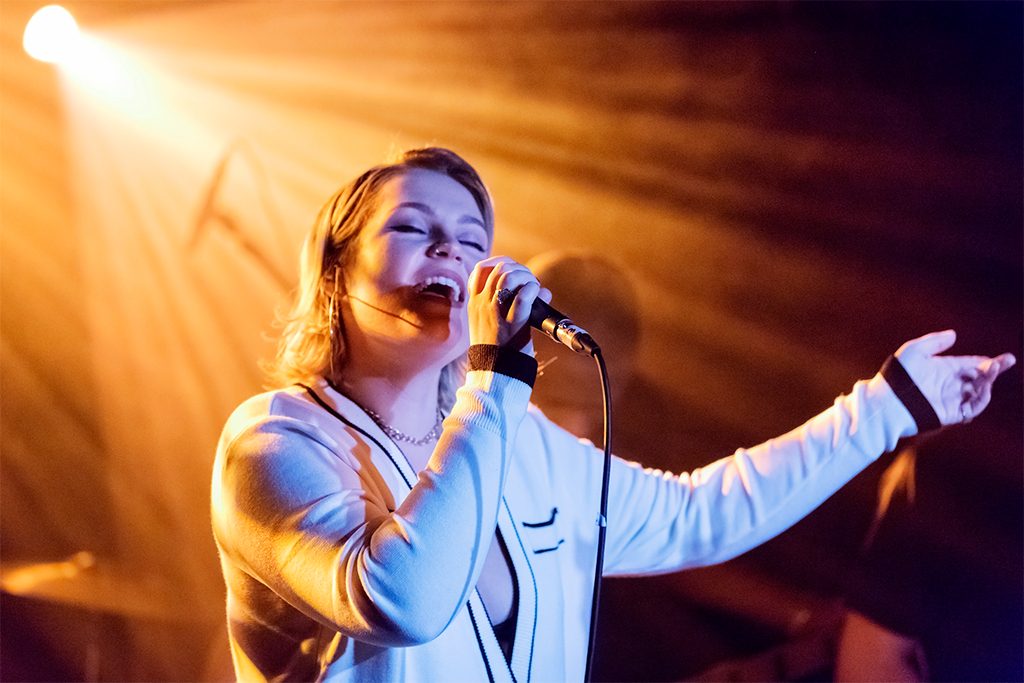 Elli Ingram at Omeara performing live