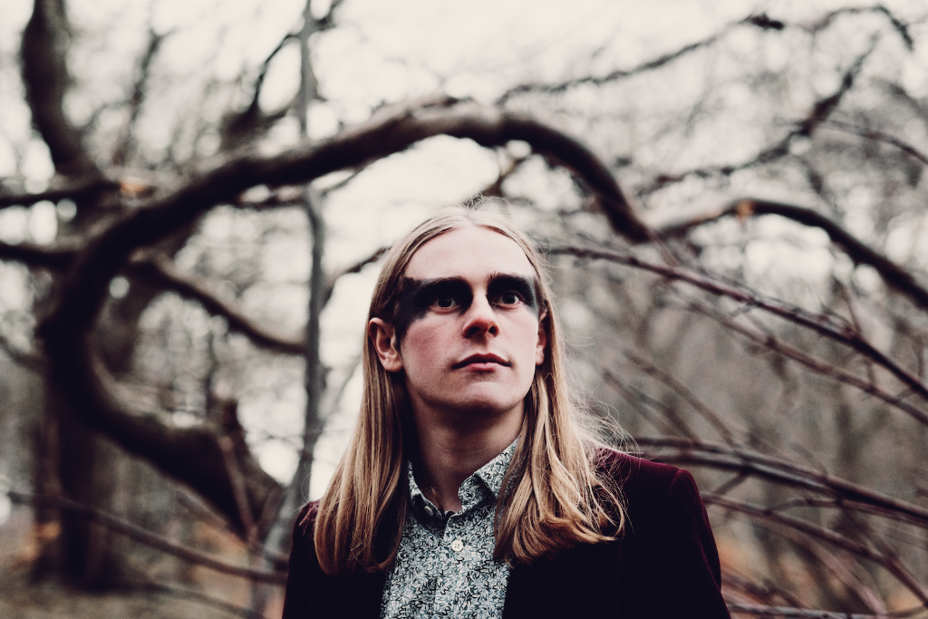 “For me, folk music is the songs and melodies, not the instruments”: Singer-songwriter Joshua Burnell on prog-rock, folk and the quest for traditional songs