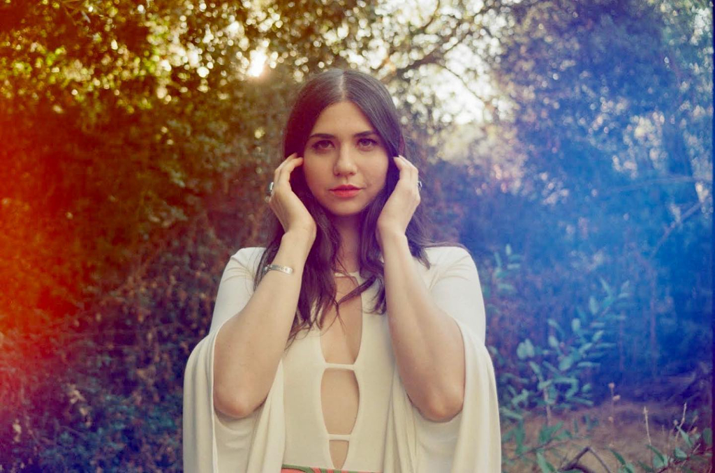 Pearl Charles – Magic Mirror