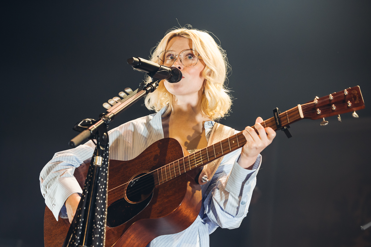 Maisie Peters at Koko performing live