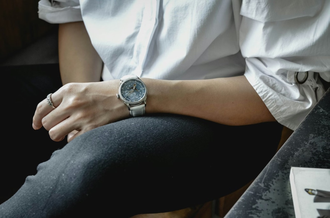 Three surprising things that happen when you wear a watch to work