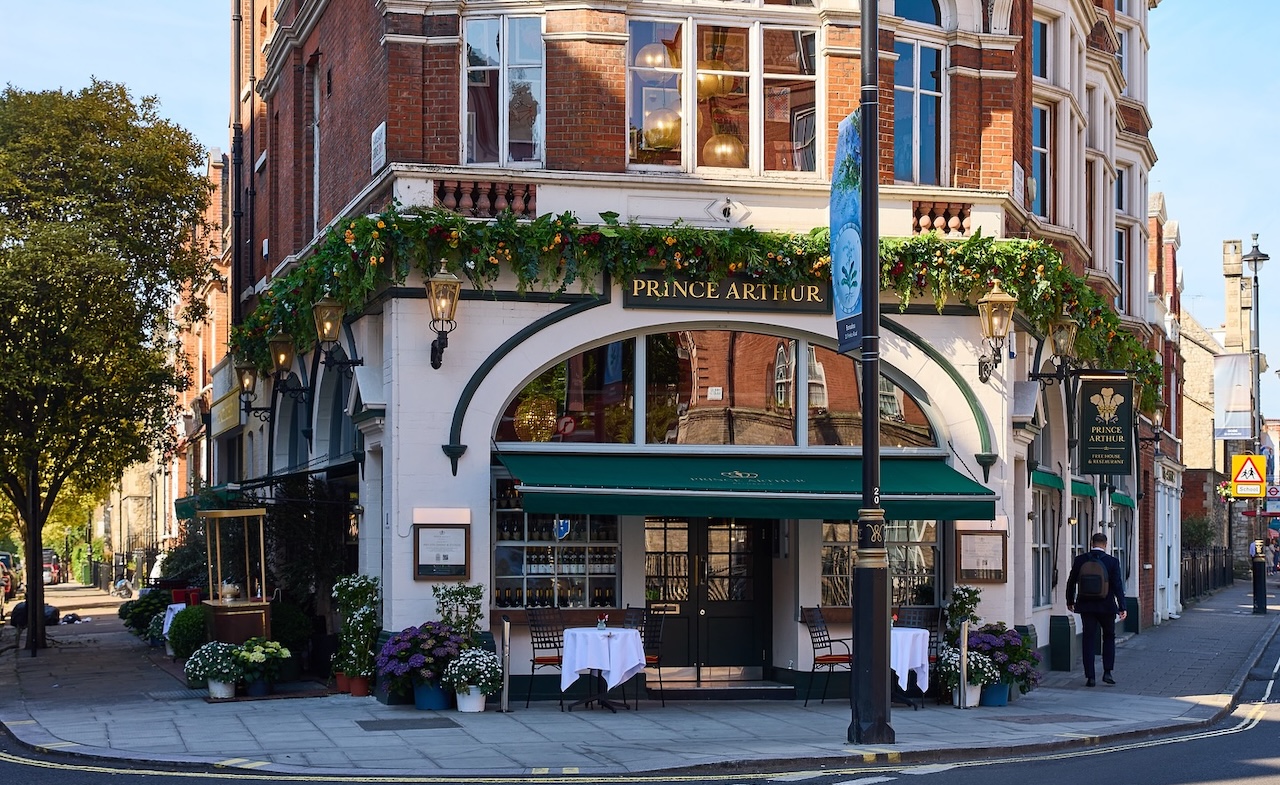 London Marathon finishers can claim a free drink at Belgravia pub on race day