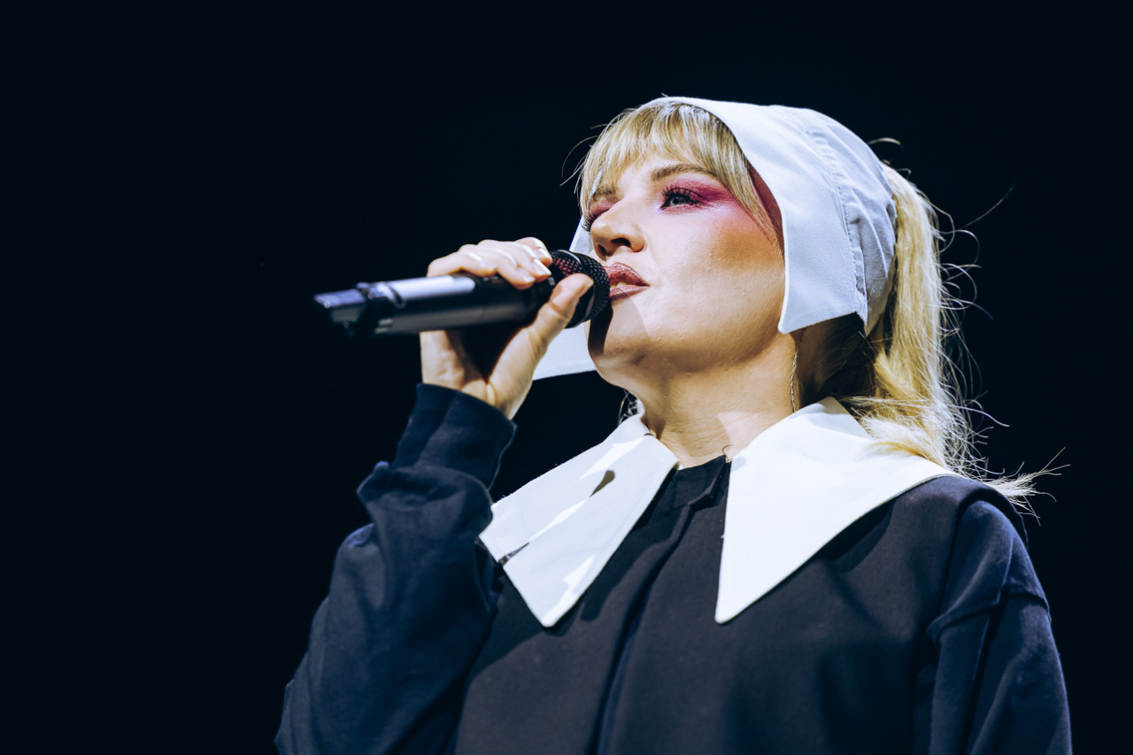 Self Esteem at British Airways ARC performing live
