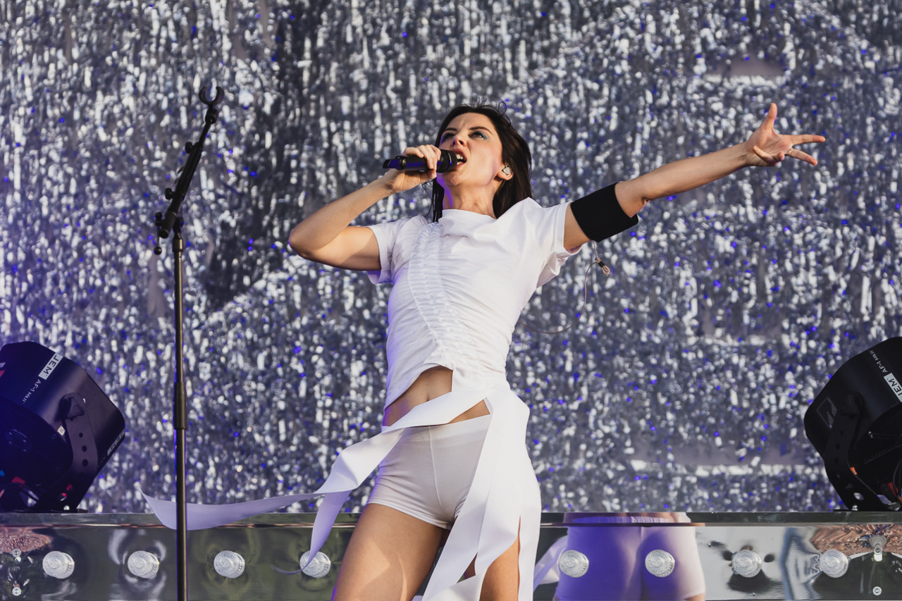 Wolf Alice at Finsbury Park performing live