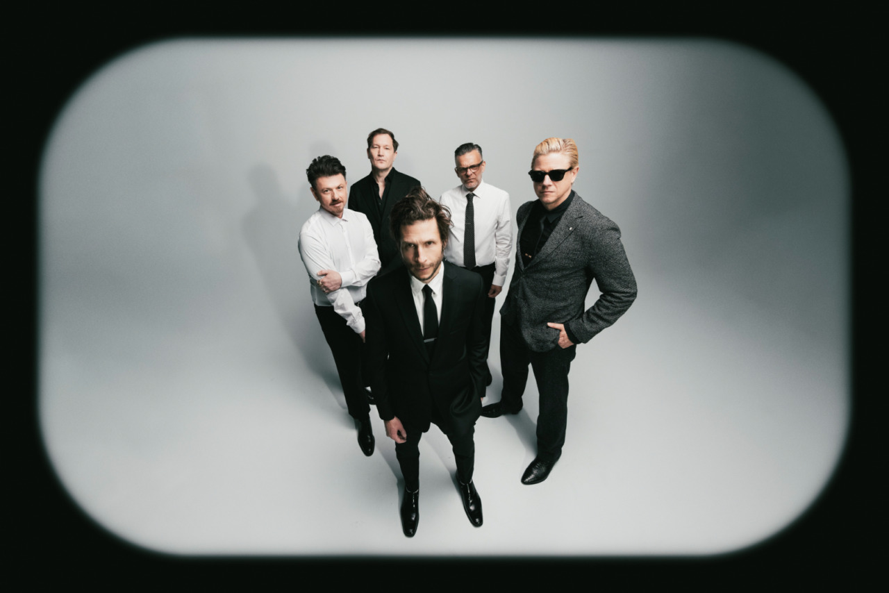 Interpol – This Mirror Weighs a Ton