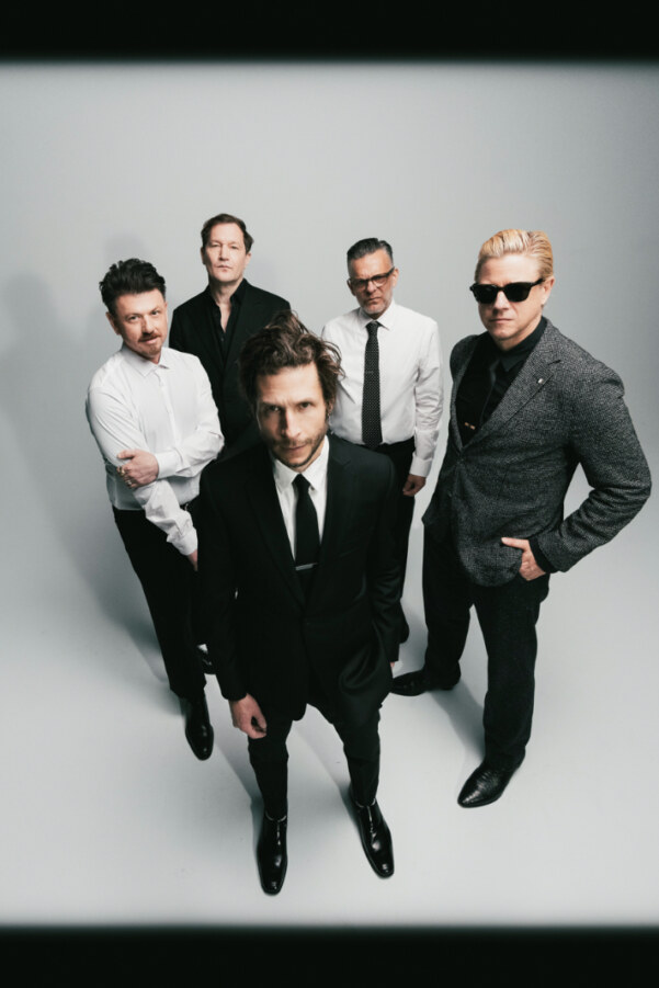 Interpol – This Mirror Weighs a Ton