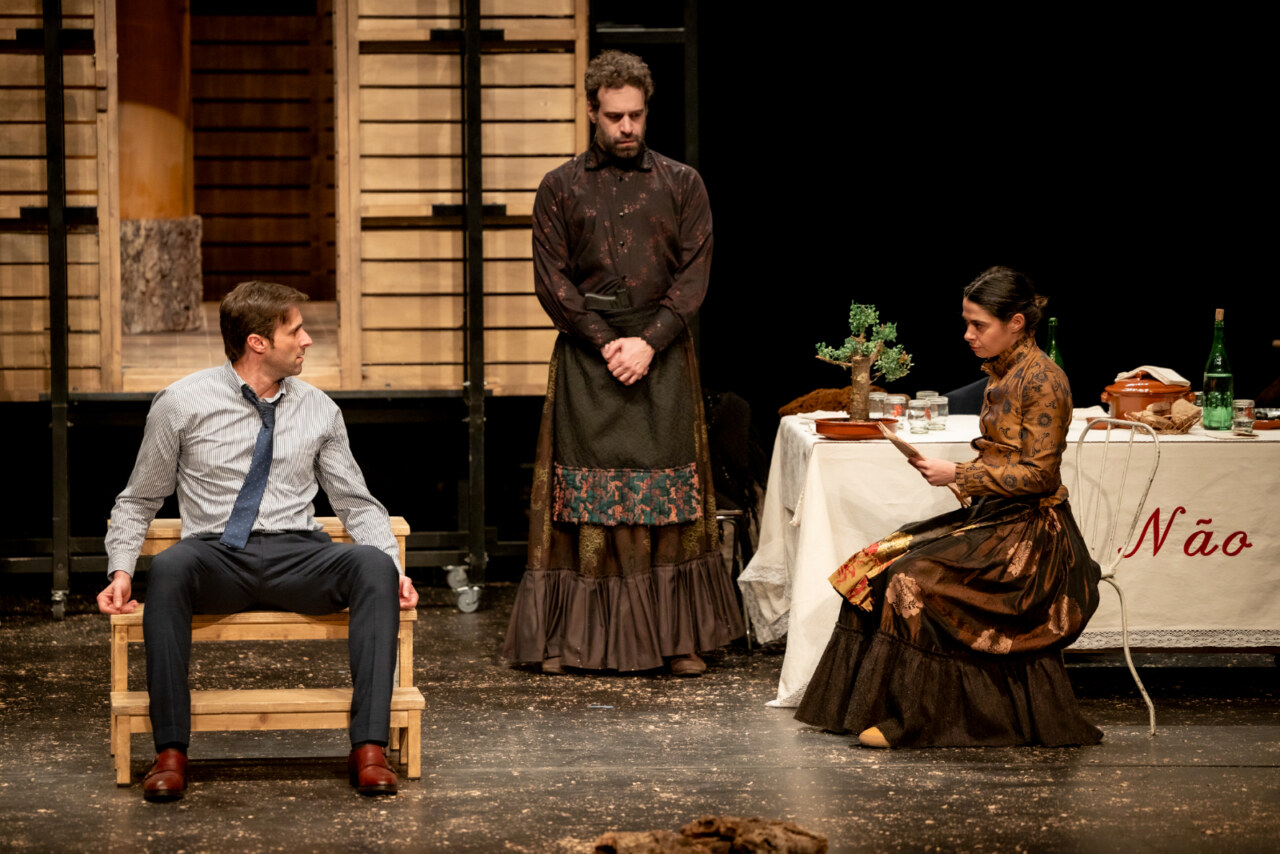 Catarina and the Beauty of Killing Fascists at the National Theatre