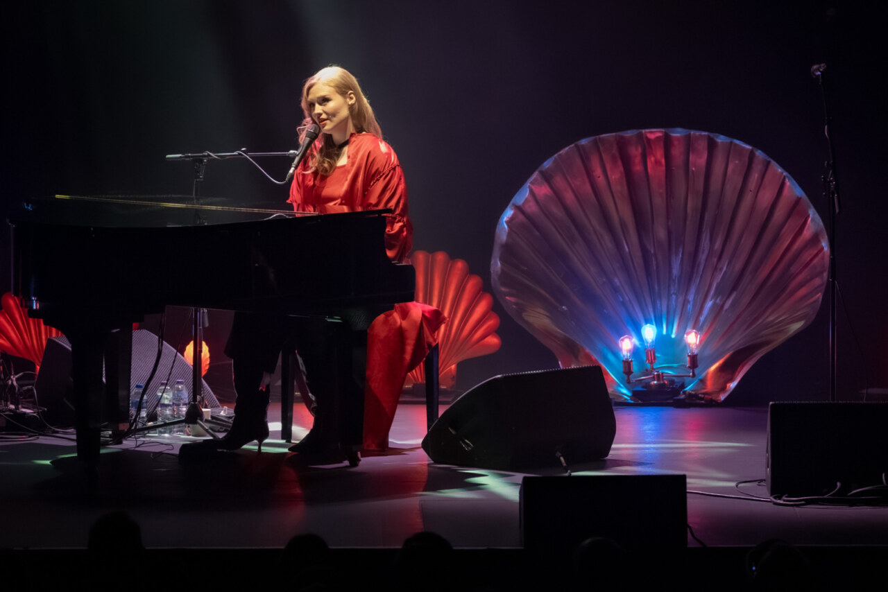 Freya Ridings at the Royal Albert Hall performing live